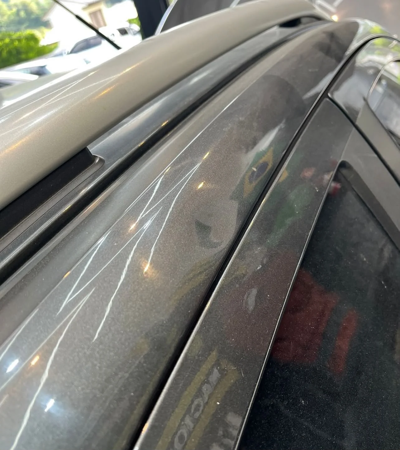 Longarina do teto com marcas antes do martelinho de ouro